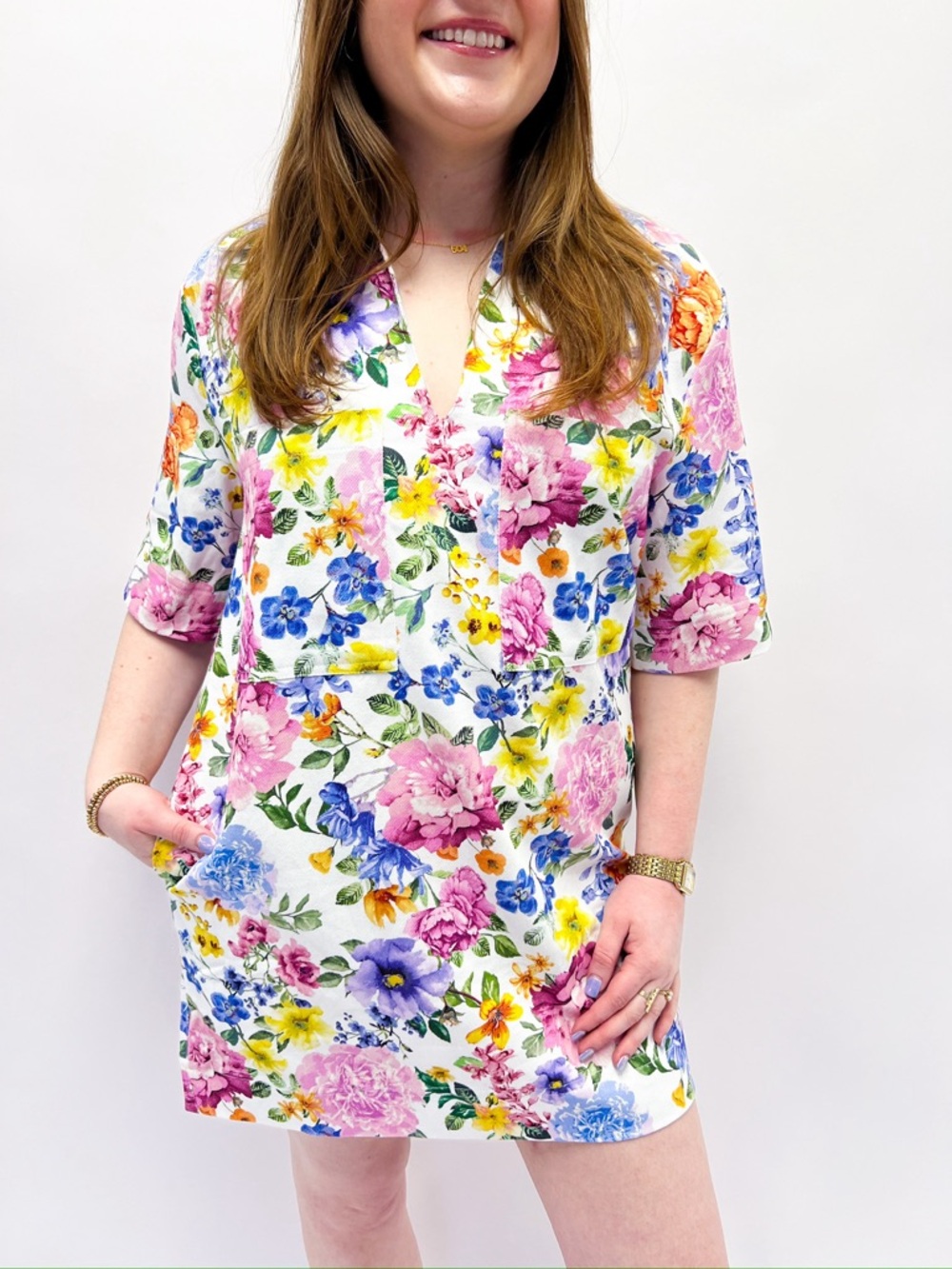Olivaceous White Floral Split-Neck Shift Dress